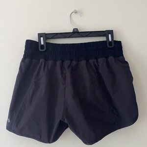 Lululemon Tracker shorts black